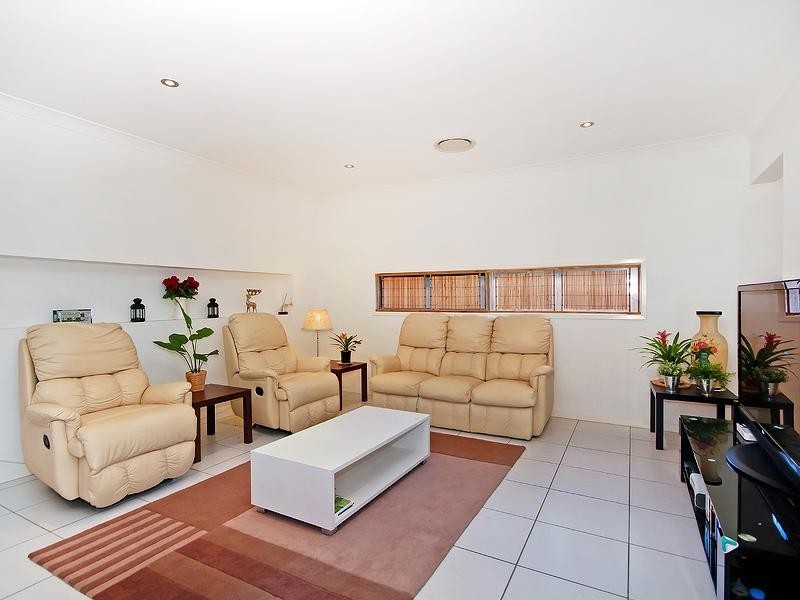 6 Damson Street, Heathwood QLD 4110