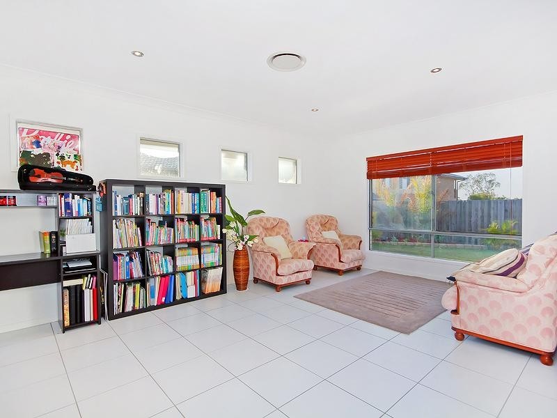 6 Damson Street, Heathwood QLD 4110