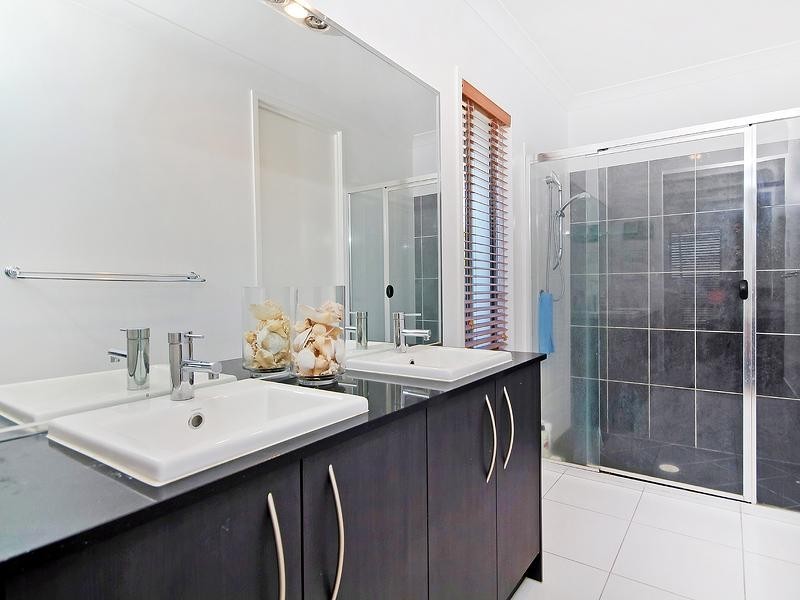 6 Damson Street, Heathwood QLD 4110