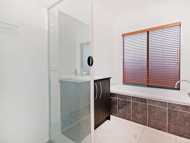 6 Damson Street, Heathwood QLD 4110