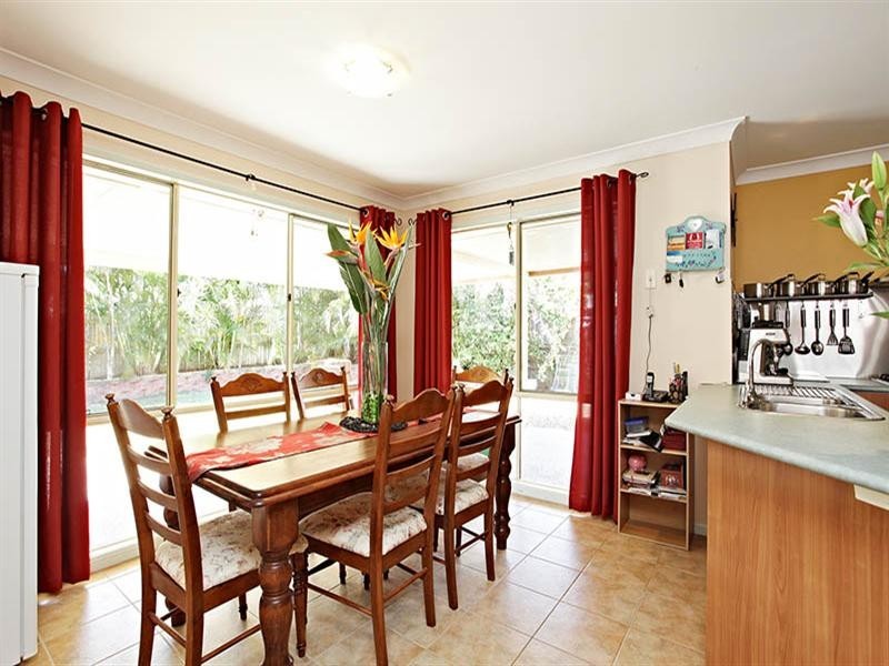 4 Elabana Place, Forest Lake QLD 4078