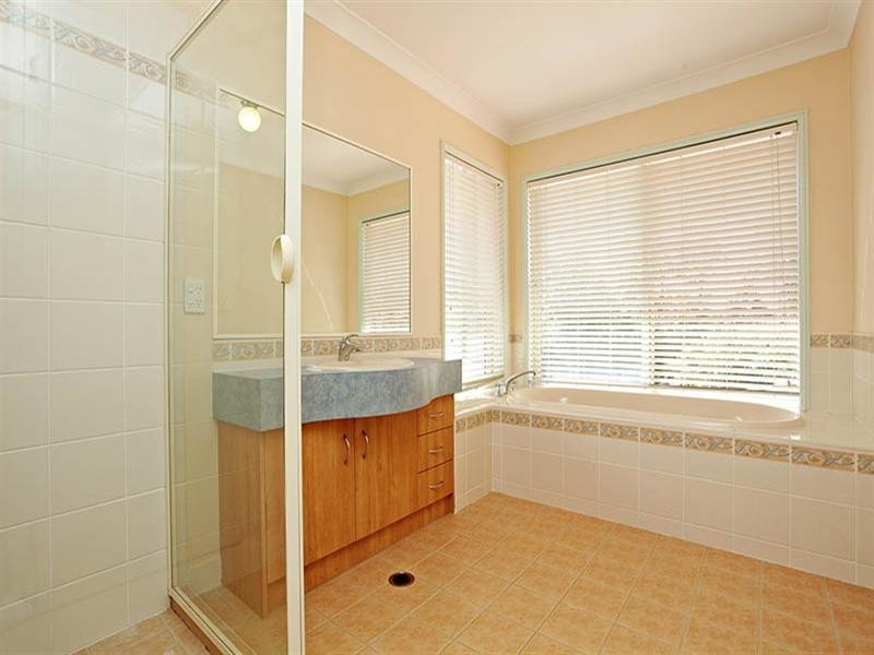 4 Elabana Place, Forest Lake QLD 4078