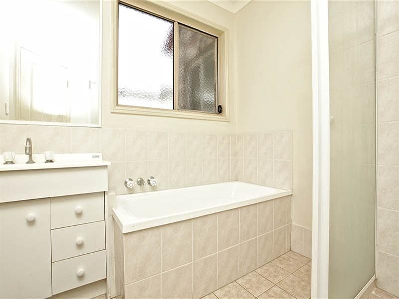 5 Moore Place, Forest Lake QLD 4078