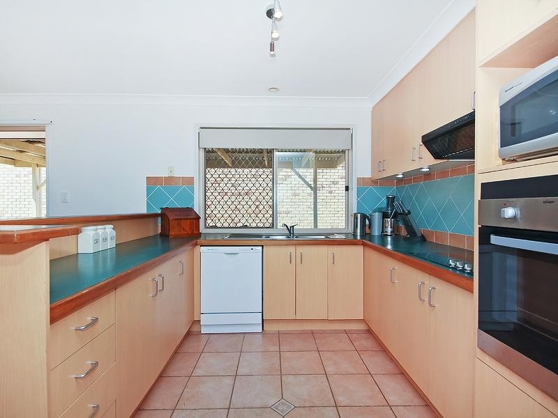 4 Chestnut Place, Forest Lake QLD 4078