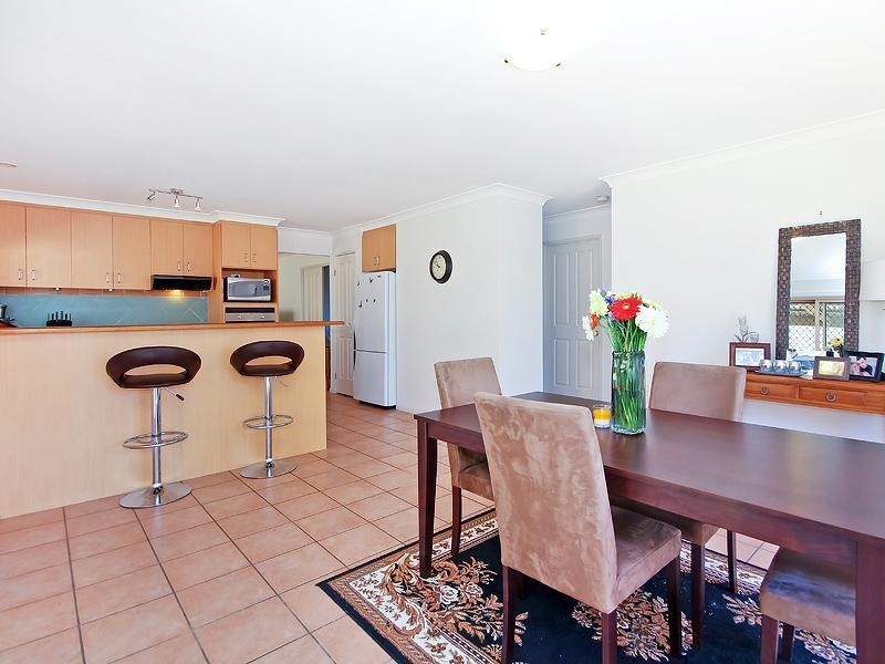 4 Chestnut Place, Forest Lake QLD 4078