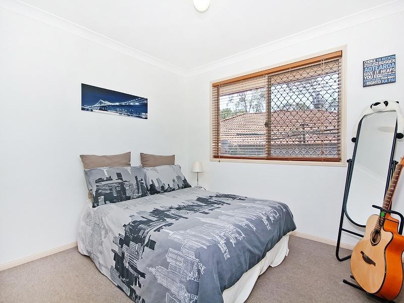 4 Chestnut Place, Forest Lake QLD 4078