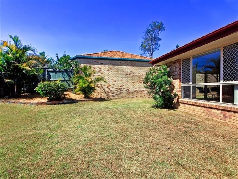 4 Chestnut Place, Forest Lake QLD 4078