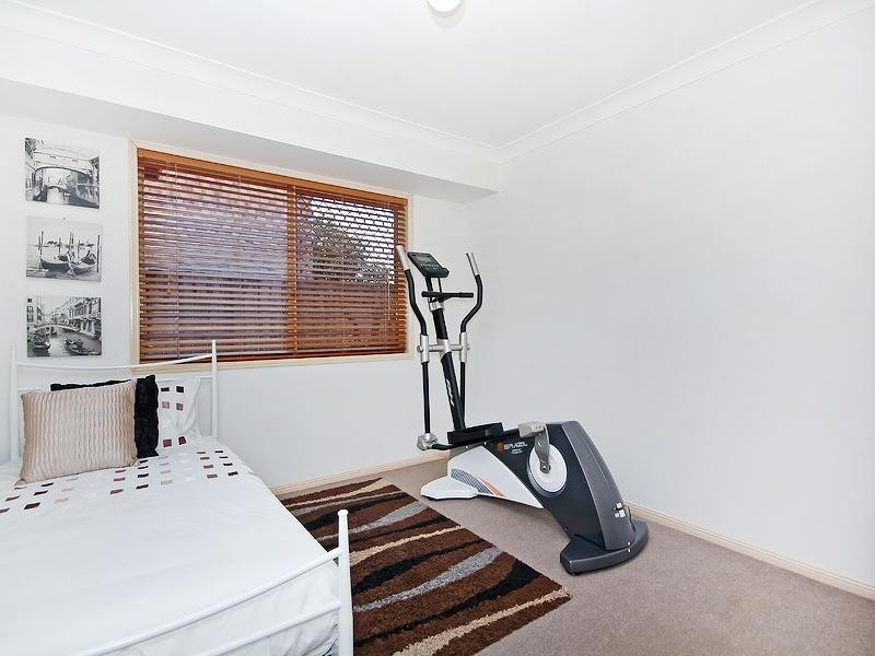 4 Chestnut Place, Forest Lake QLD 4078