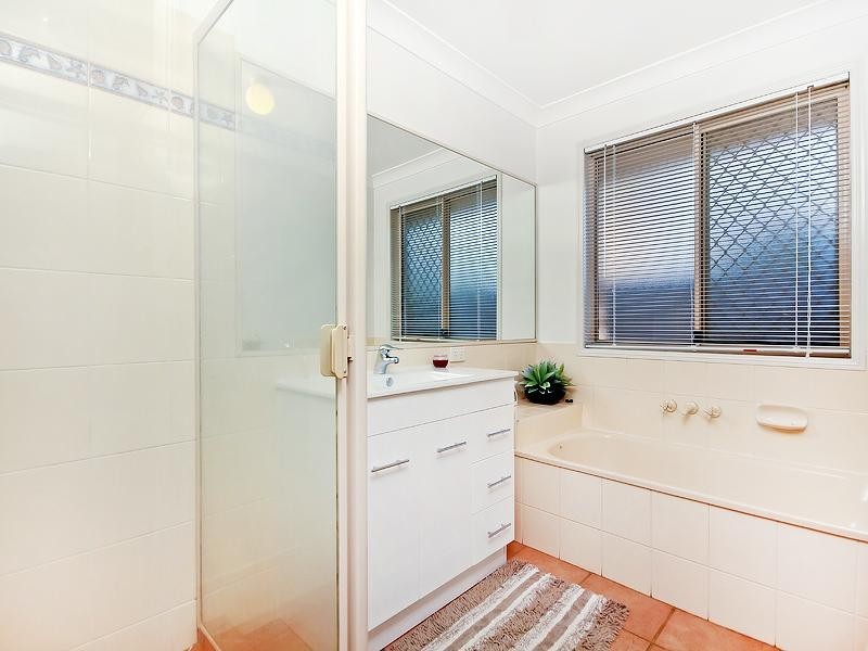 4 Chestnut Place, Forest Lake QLD 4078