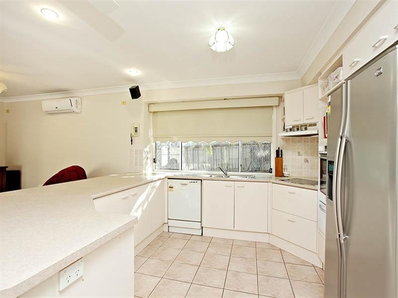 18 Cambridge Crescent, Forest Lake QLD 4078