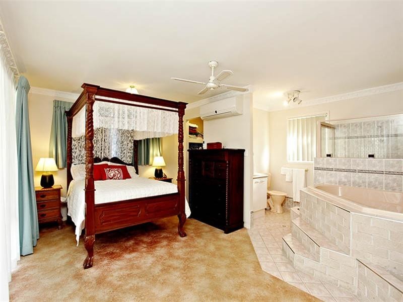 18 Cambridge Crescent, Forest Lake QLD 4078