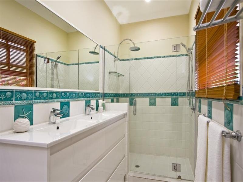 1 Bielby Road, Kenmore QLD 4069