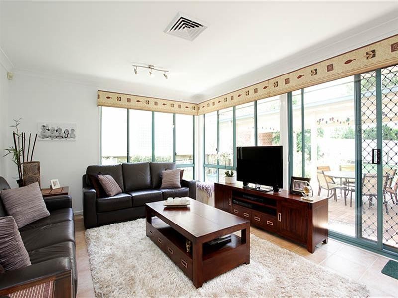 16 Burke Place, Forest Lake QLD 4078