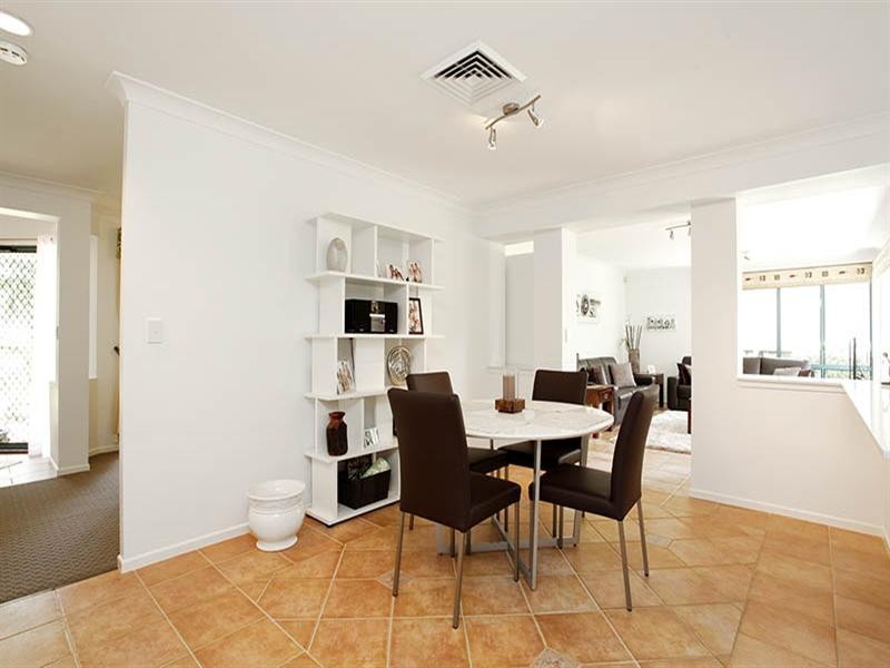 16 Burke Place, Forest Lake QLD 4078