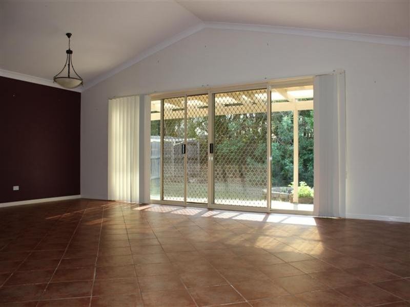 5 Hyde Place, Forest Lake QLD 4078