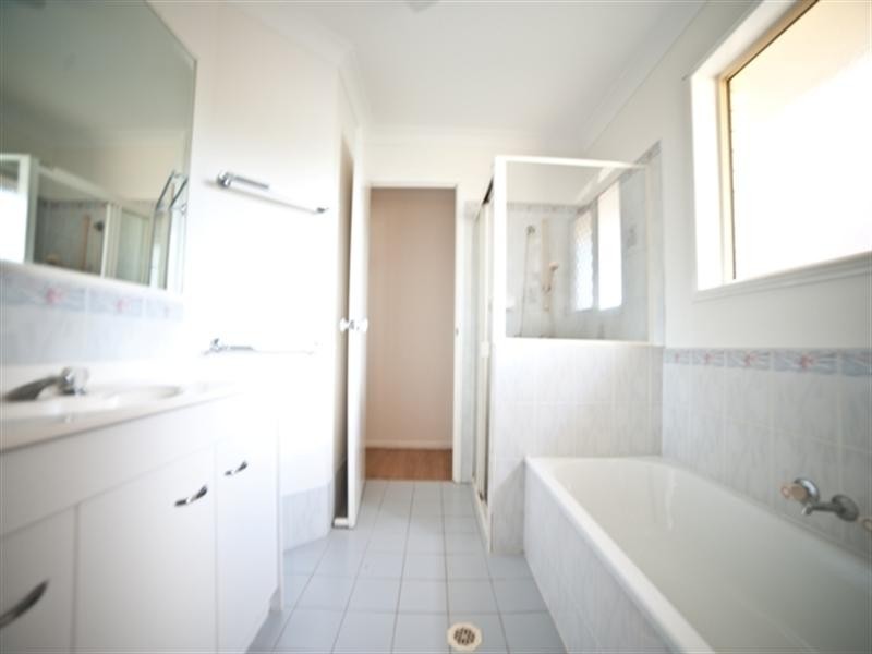 10 Acorn Circuit, Forest Lake QLD 4078