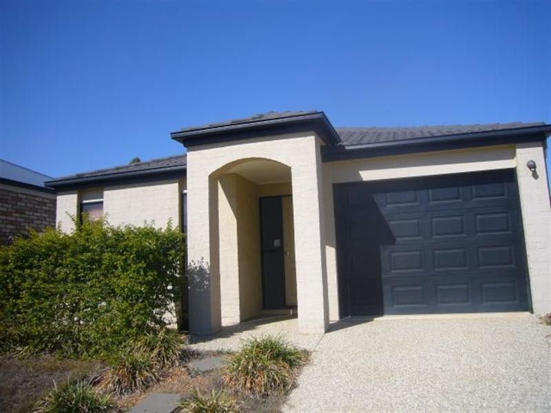 11 Mapleton Crescent, Forest Lake QLD 4078