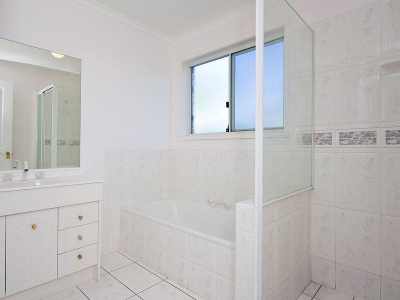 11 Victoria Close, Forest Lake QLD 4078