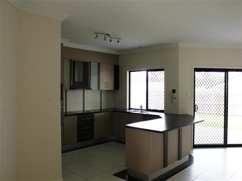 8 Aspen Street, Heathwood QLD 4110