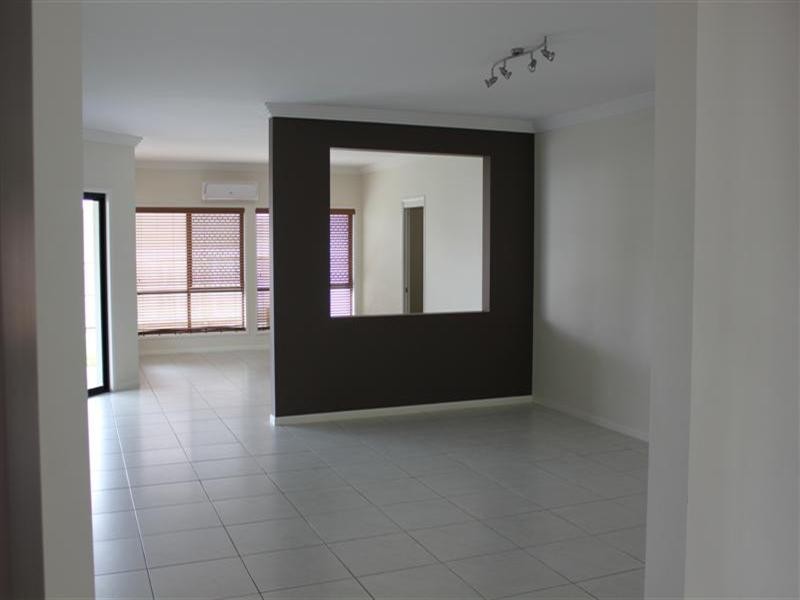 8 Aspen Street, Heathwood QLD 4110