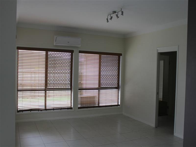 8 Aspen Street, Heathwood QLD 4110