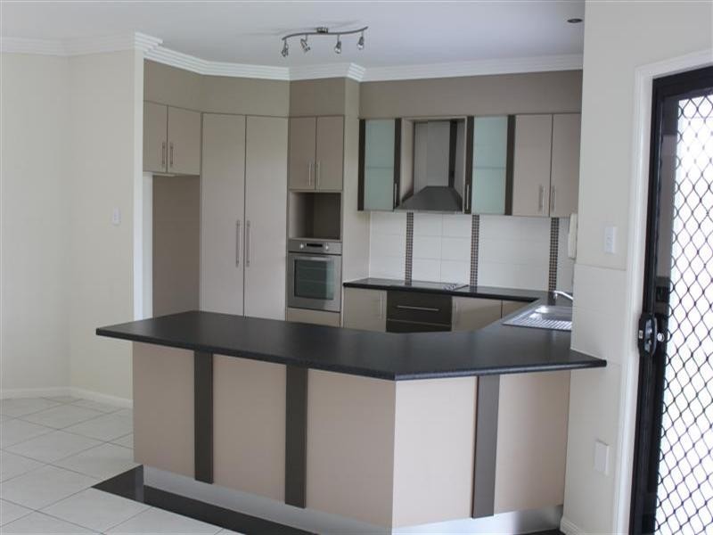 8 Aspen Street, Heathwood QLD 4110