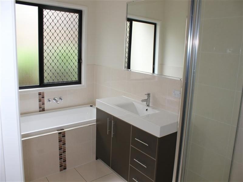 8 Aspen Street, Heathwood QLD 4110