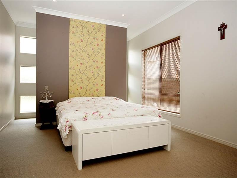 8 St Tropez Place, Forest Lake QLD 4078