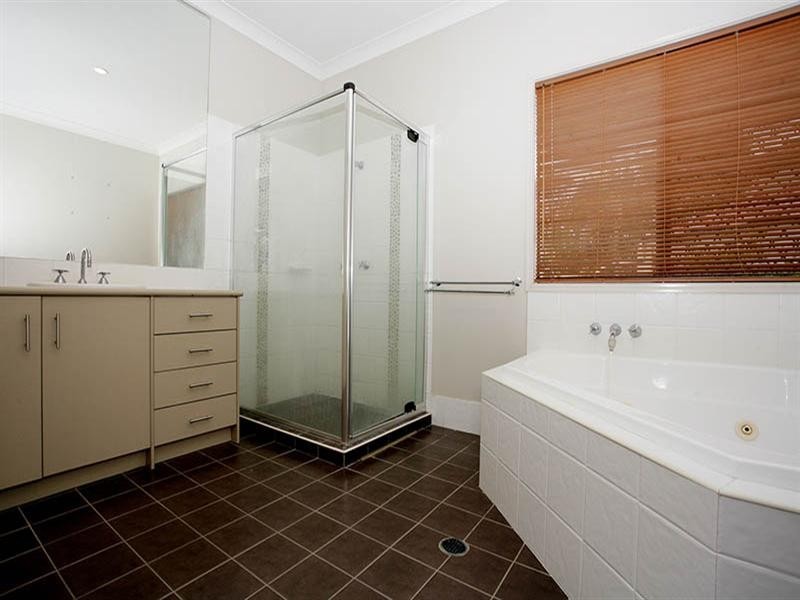 8 St Tropez Place, Forest Lake QLD 4078