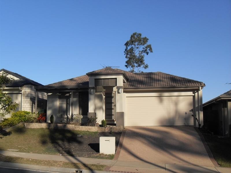 13 Lakes Entrance Drive, Springfield Lakes QLD 4300