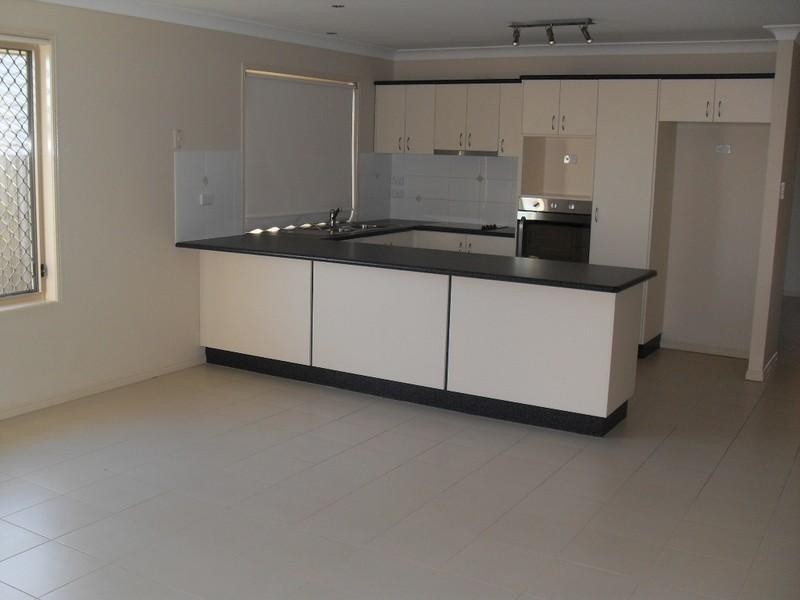 13 Lakes Entrance Drive, Springfield Lakes QLD 4300