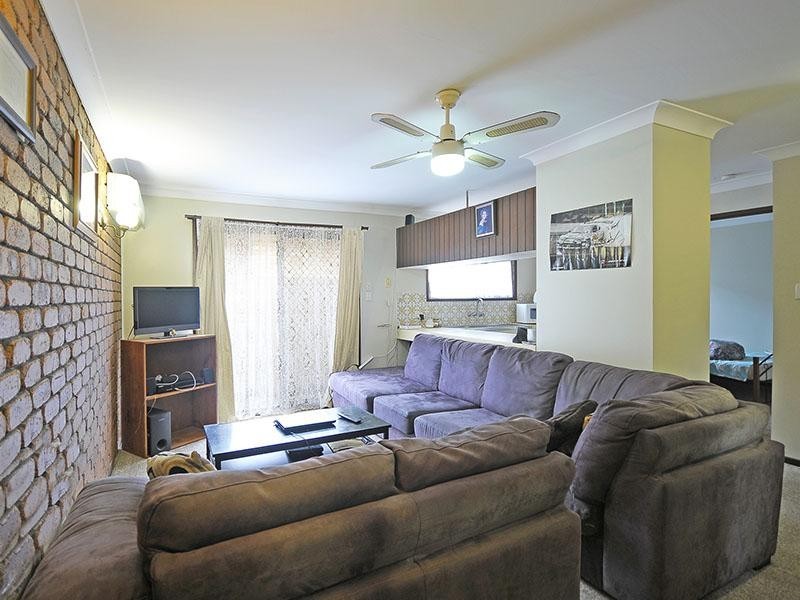 1/4 Chainey Avenue, Miami QLD 4220