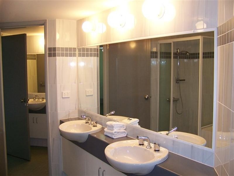 14-2 ‘Victoria Square’, 15 Victoria Avenue, Broadbeach QLD 4218