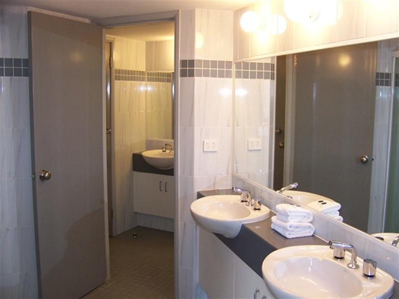 14-2 ‘Victoria Square’, 15 Victoria Avenue, Broadbeach QLD 4218