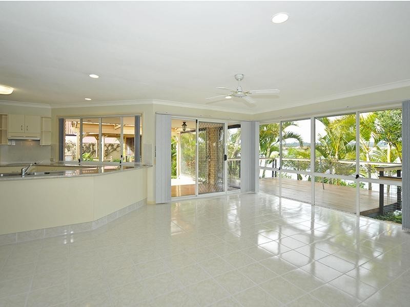 134 Honeyeater Drive, Burleigh Waters QLD 4220