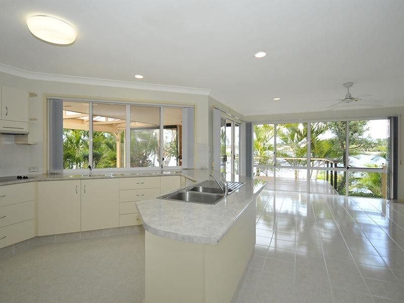 134 Honeyeater Drive, Burleigh Waters QLD 4220