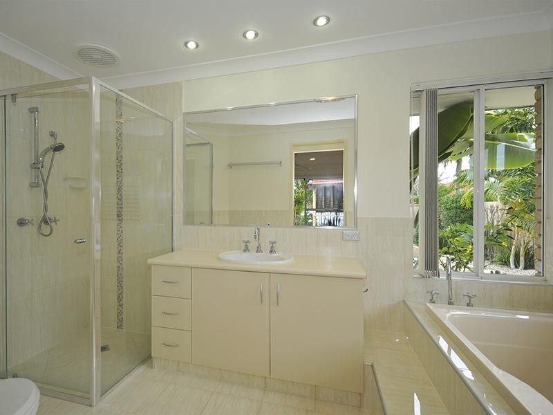 134 Honeyeater Drive, Burleigh Waters QLD 4220