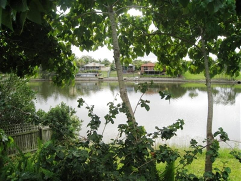 45 Southlake Drive, Varsity Lakes QLD 4227