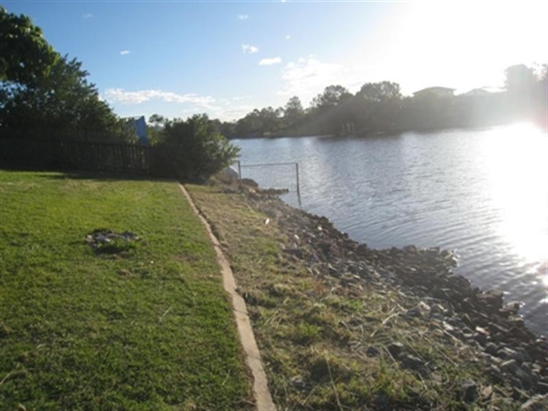 45 Southlake Drive, Varsity Lakes QLD 4227