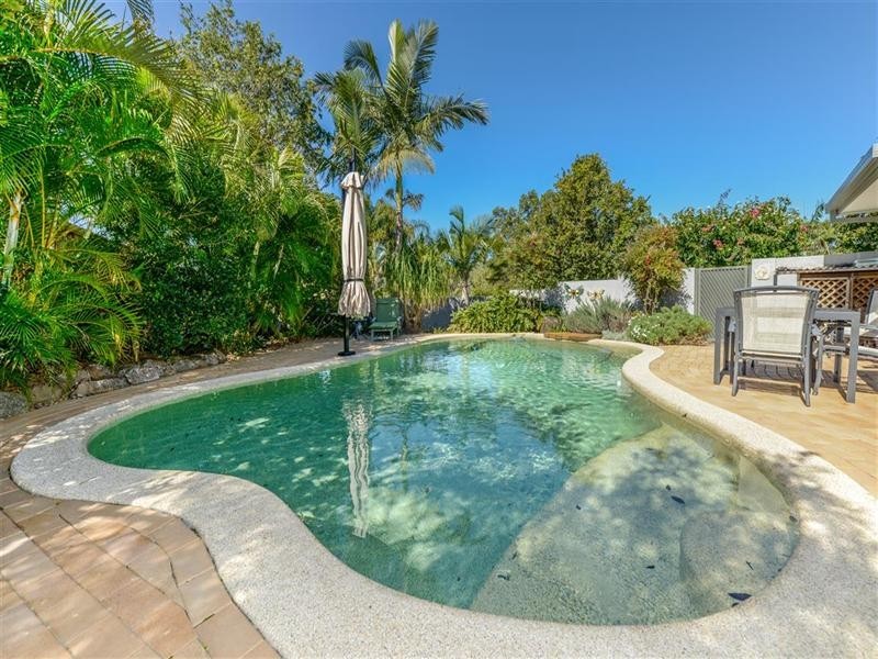 8 Dundee Court, Robina QLD 4226