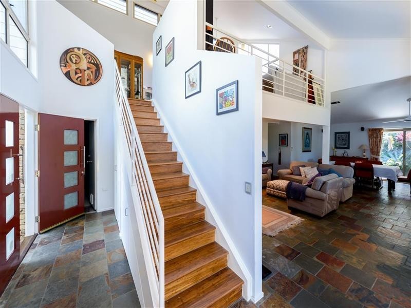 8 Dundee Court, Robina QLD 4226
