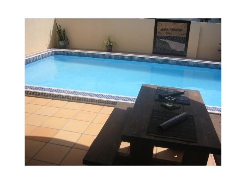 76 Savoy Drive, Broadbeach Waters QLD 4218