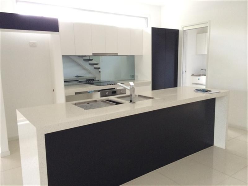 2/8 Bradbrook Street, Benowa QLD 4217