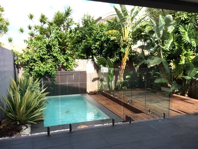 2/8 Bradbrook Street, Benowa QLD 4217