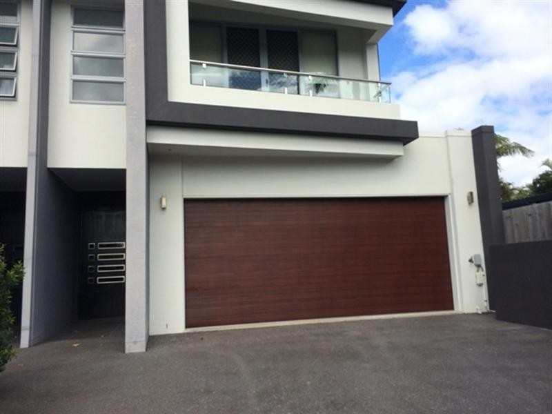 2/8 Bradbrook Street, Benowa QLD 4217