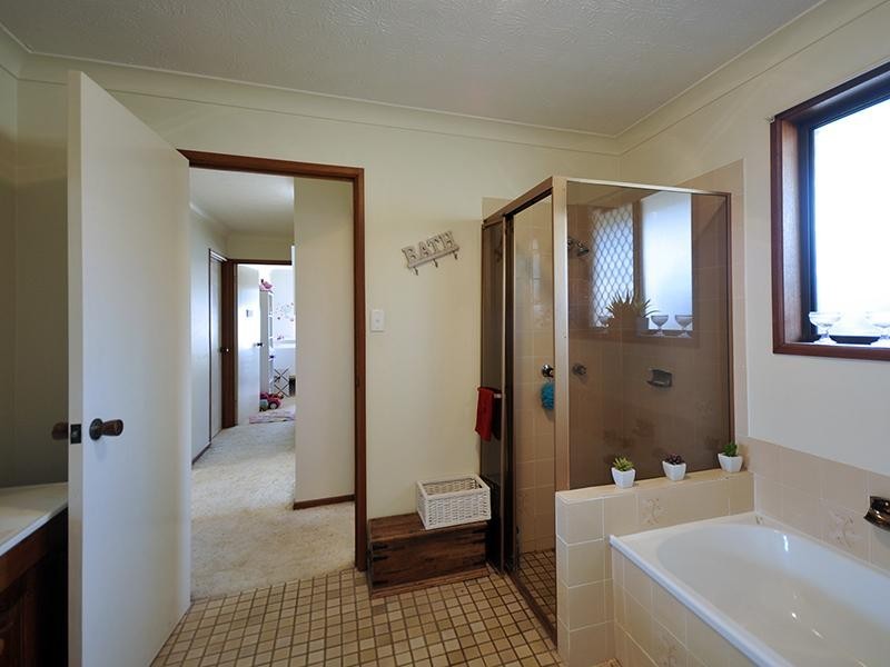 6 Pinon Close, Elanora QLD 4221