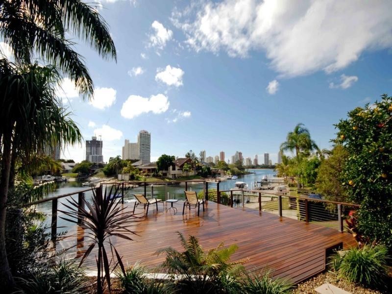 19 Wildash Street, Southport QLD 4215