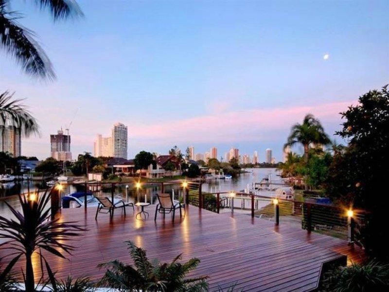 19 Wildash Street, Southport QLD 4215