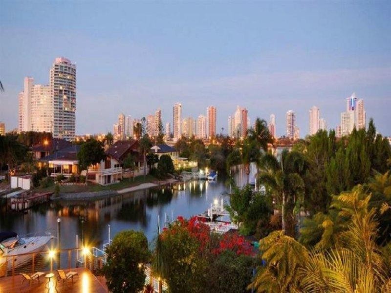 19 Wildash Street, Southport QLD 4215