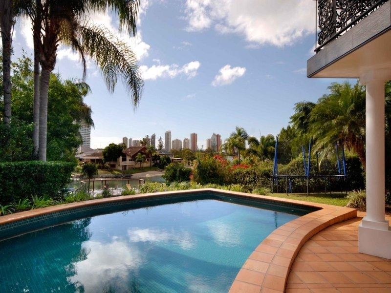 19 Wildash Street, Southport QLD 4215